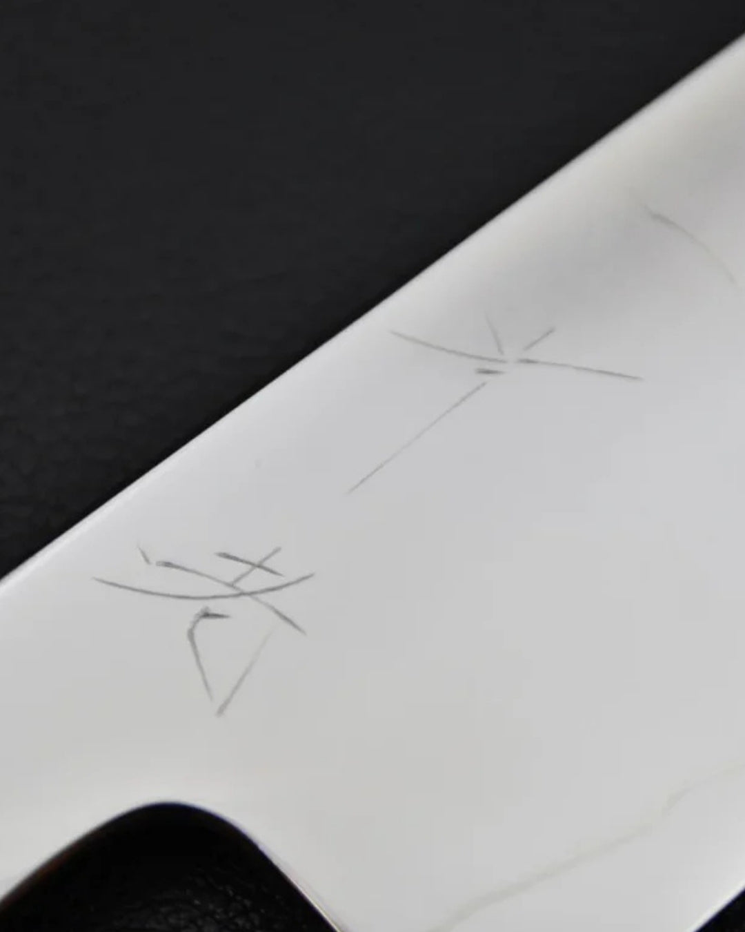 Japanese knive Hitohira Kikuchiyo Rou Full Mirror Polish Santoku Ebony